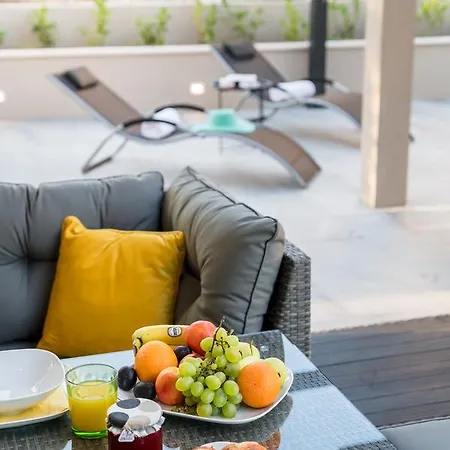Family Apartment Dubrovnik - Private Jacuzzi Terrace, Private Parking Exterior photo