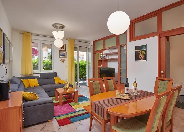 Family Apartment Dubrovnik - Private Jacuzzi Terrace, Private Parking