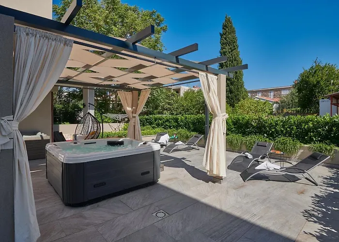 Family Apartment Dubrovnik - Private Jacuzzi Terrace, Private Parking