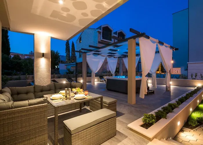 Family Apartment Dubrovnik - Private Jacuzzi Terrace, Private Parking
