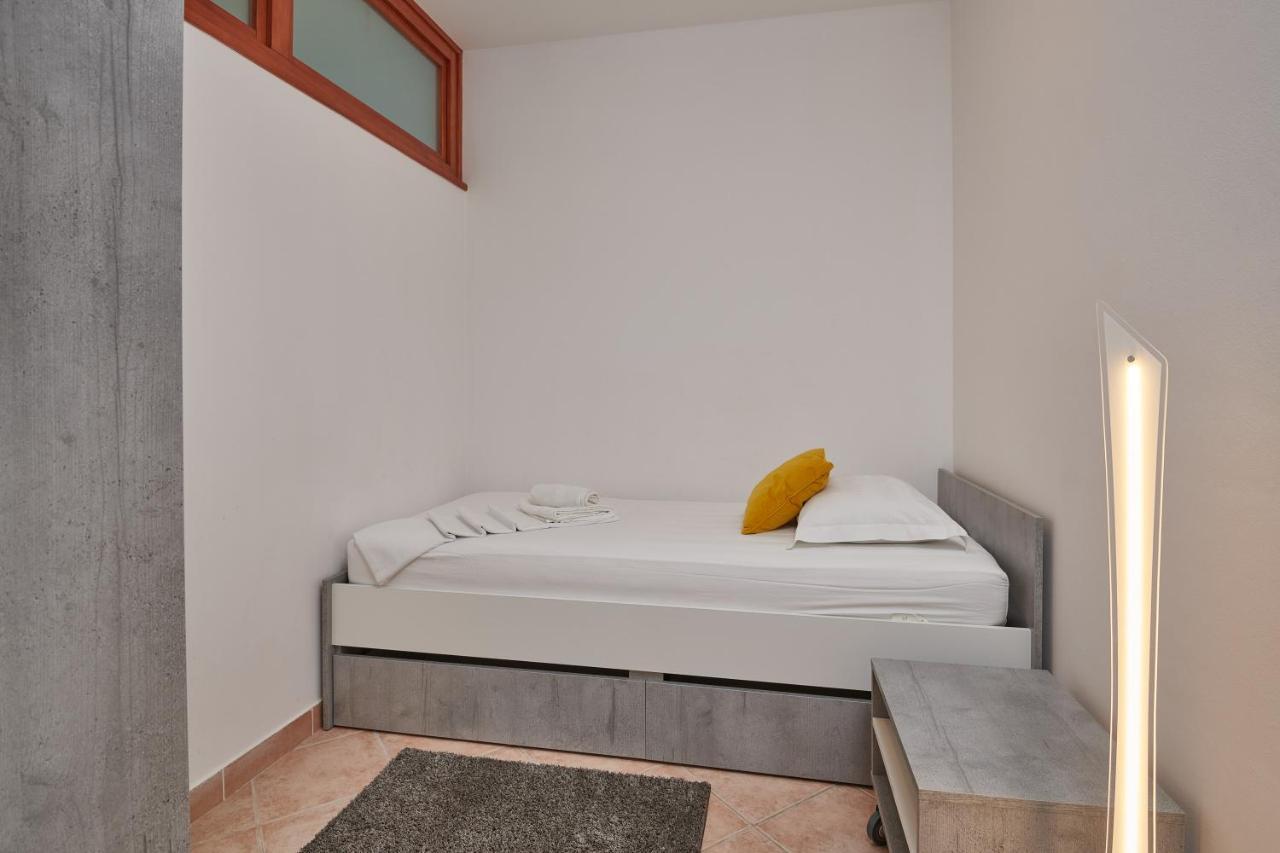 Family - Private Jacuzzi Terrace, Private Parking Apartment *
