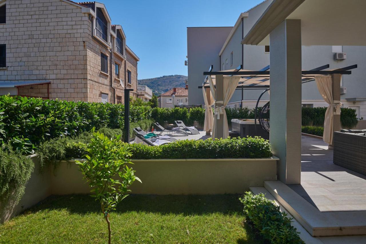Family - Private Jacuzzi Terrace, Private Parking