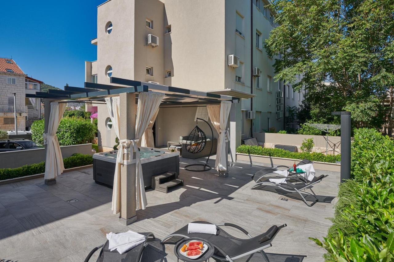 Family - Private Jacuzzi Terrace, Private Parking Apartment