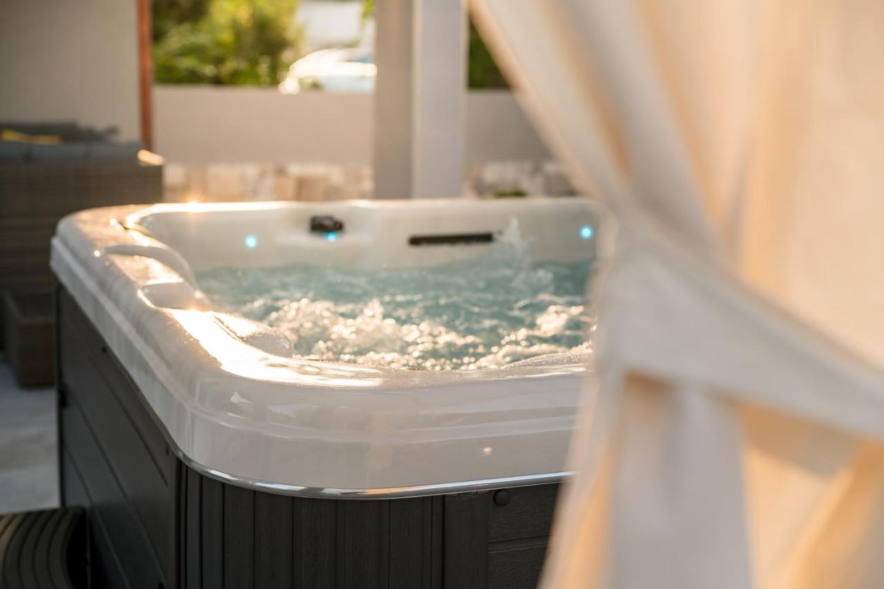 Family - Private Jacuzzi Terrace, Private Parking
