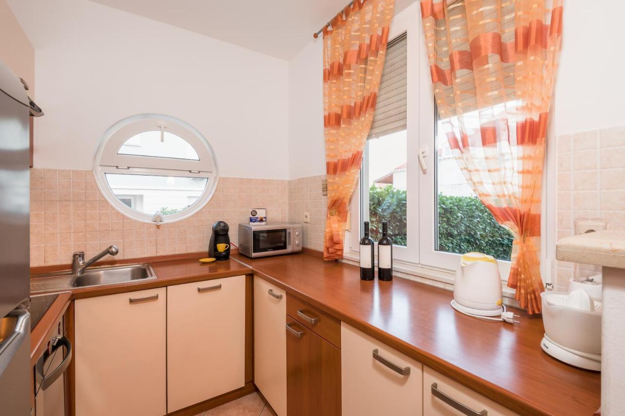 Family - Private Jacuzzi Terrace, Private Parking Apartment