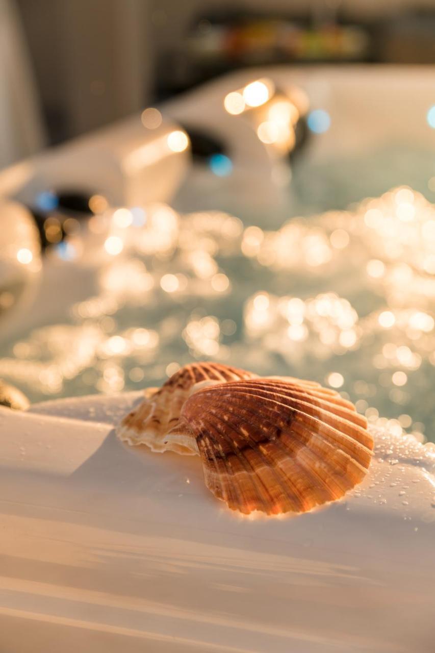 Family - Private Jacuzzi Terrace, Private Parking